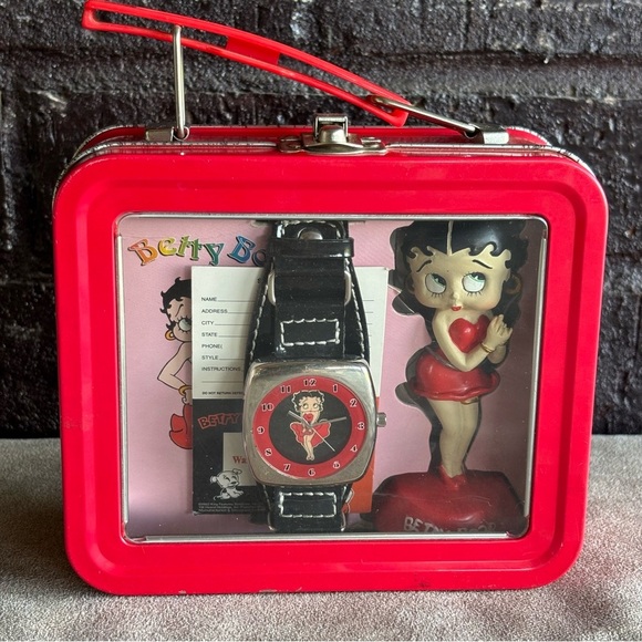 Betty Boop Fashion Watch and Figurine Gift Set - Picture 6 of 10